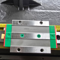 Machine de fraisage verticale CNC VMC855 à prix d'usine, personnalisable OEM, gravure haute vitesse 3 axes pour le travail des métaux