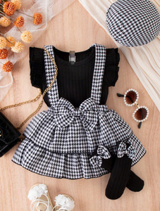 Conjunto Casual de Cuatro Piezas para <span class=keywords><strong>Niñas</strong></span>, Verano 2025, Cuello Redondo, Top con Mangas Volantes, Vestido a Cuadros, Calcetines y Sombrero para <span class=keywords><strong>Niñas</strong></span> - Product Image 3