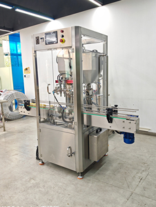 Machine de remplissage automatique de pâte crème cosmétique de gelée de pétrole de pommade de liquide visqueux de pompe à piston avec le chauffage - Product Image 5