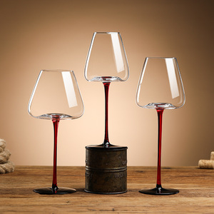 Calice da Vino Rosso in Stile Nordico di Lusso, Corpo Rosso e Base Nera, Fondo Concavo in Cristallo per Uso Domestico - Product Image 3