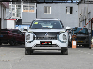 In magazzino miglior suv per i soldi <span class=keywords><strong>4</strong></span> ruote 4x4 auto giapponese <span class=keywords><strong>Mitsubishi</strong></span> <span class=keywords><strong>Outlander</strong></span> 2023 5 e 7 posti grande SUV a benzina