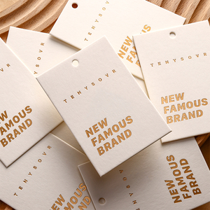 100 quần áo treo thẻ trong kho với biểu tượng tùy chỉnh giấy treo thẻ với chuỗi dập nổi quần áo treo thẻ - Product Image 4