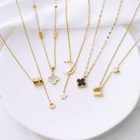 Collier de Bijoux Fantaisie en Gros, Acier Inoxydable Plaqué Or, Élégant Collier Chaîne Papillon Lune pour Femme