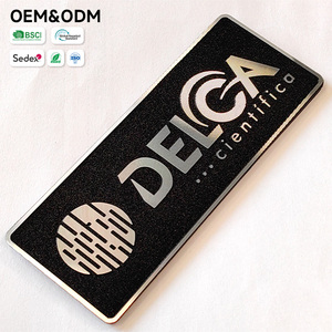 Placa de Identificación de Aluminio Metálico Personalizada con Logotipo de Corte de Diamante 3D con Textura de Rejilla Arcoíris Iridiscente para Periféricos de Juegos - Product Image 4