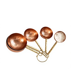 Juego de Cucharas Medidoras de Cobre Antiguo, 3/4, 1/2, 1/3 Taza, Herramientas de Cocina de Metal Forjado a Mano, Diseño Moderno, Juego de Medidores de Metal con Asas - Product Image 1
