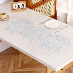 <span class=keywords><strong>Camino</strong></span> de <span class=keywords><strong>Mesa</strong></span> Largo con Diseño de Flor Dorada Púrpura Calado, Estilo Moderno Minimalista, Simple, Resistente al Calor, Impermeable y Antigrasa de PVC - Product Image 4