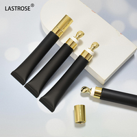 Gloss à lèvres repulpant avec applicateur de massage en métal doré, cosmétiques en marque privée, gloss à lèvres en gros