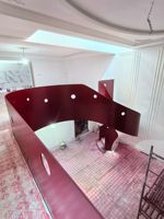 Escalier rotatif en acier et bois de luxe léger pour appartement duplex avec colonne centrale, pour usage intérieur et extérieur en loft