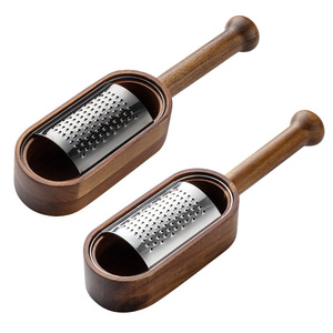 <span class=keywords><strong>Râpe</strong></span> <span class=keywords><strong>à</strong></span> fromage en acier inoxydable amovible en <span class=keywords><strong>bois</strong></span> d'acacia avec récipient en <span class=keywords><strong>bois</strong></span>, <span class=keywords><strong>râpe</strong></span> <span class=keywords><strong>à</strong></span> fromage <span class=keywords><strong>plate</strong></span> en <span class=keywords><strong>bois</strong></span> - Product Image 1