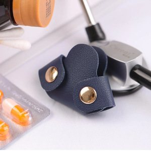 Porta-identificaciones de piel sintética PU transfronterizo con hebilla para estetoscopio, para médicos y enfermeras, accesorio de almacenamiento para equipo de protección médica. - Product Image 3