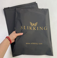Sacs d'emballage en plastique à fermeture éclair givrée noire fabriqués par le fabricant pour vêtements avec logo personnalisé