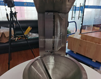 Jonge Diamantvormende Kokosnootschilmachine Voor Het Openen Van Kokosschiller Kokosnootschilmachine