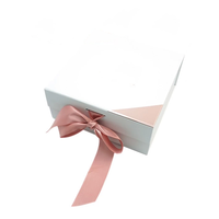 Boîte à biscuits pour macarons, contenant plat et personnalisé dans un coffret de cuisine