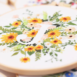 INTODIY Juego de bordado de flores con <span class=keywords><strong>letras</strong></span> en inglés con 26 patrones de <span class=keywords><strong>letras</strong></span> en inglés <span class=keywords><strong>para</strong></span> principiantes y adultos Kits de <span class=keywords><strong>punto</strong></span> de aguja - Product Image 6