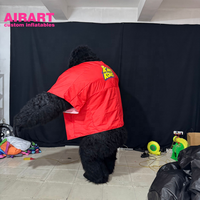 Costume de gorille réaliste en peluche gonflable d'activité de thème de carnaval de cirque en rouge pour le défilé
