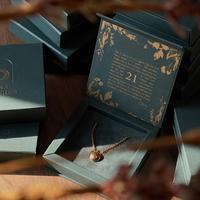 Boîte à fentes luxueuse en vert olive doré avec doublure en éponge et impression offset pour collier, bague, boucles d'oreilles et emballage cadeau de bijoux