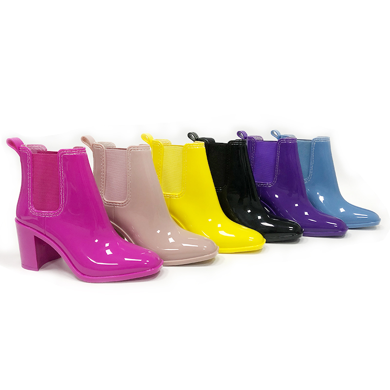 Botas Del Invierno Del ` S De Las Mujeres Botas Calientes Amarillas Para  Emigrar Imagen de archivo - Imagen de caliente, nadie: 124865439