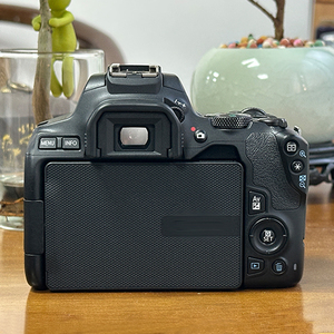 สำหรับกล้อง DSLR EOS <span class=keywords><strong>200D</strong></span> <span class=keywords><strong>II</strong></span> เซนเซอร์ CMOS ขนาด APS‑C พร้อมการ์ดหน่วยความจำ SD เพื่อการบันทึกภาพในชีวิตประจำวันและการถ่ายภาพระหว่างเดินทาง - Product Image 2