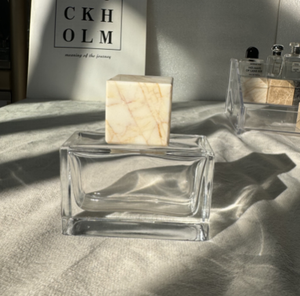 Haute Qualité De Luxe Carré Bouteilles De Parfum En Verre Vide Verre Clair Naturel <span class=keywords><strong>Jade</strong></span> Spar Cap 30ml Pompe Pulvérisateur Écran Imprimé Reed - Product Image 2