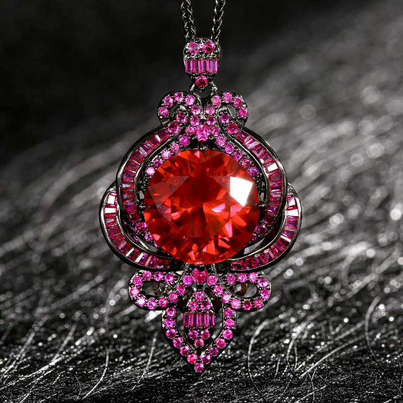 Pendentif corindon rouge en or noir avec chaîne Chopin