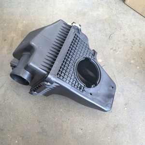 กล่องกรองอากาศมาสด้า 3 รุ่น PAL6-133AX 2.0L วัสดุ PP สำหรับ CX30 Axela 2020 อะไหล่ทดแทน - Product Image 1