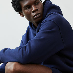 เสื้อฮู้ดสวมหัวสำหรับผู้ชายผ้าฝ้ายโอเวอร์ไซส์แบบลำลองปักโลโก้พิมพ์ลายนูนเสื้อมีฮู้ดผ้าฟลีซธรรมดาสำหรับฤดูหนาวออกแบบ100% ได้ตามต้องการ - Product Image 4