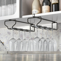 Étagère à vin en fer Étagère de rangement suspendue pour verres à vin Étagère de rangement pour tasses hautes Rouge sans poinçon pour vaisselle de bar à la maison Matériau métallique
