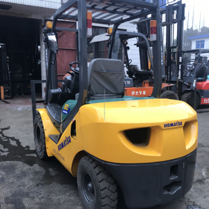 Chariot élévateur à fourche Komatsu FD30 d'occasion de haute qualité, moteur diesel, capacité de levage hydraulique de 3 tonnes, homologué CE, deux places - Product Image 6
