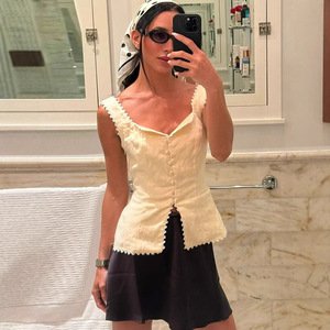 All'ingrosso Top Senza Maniche in Lino e Cotone, Sexy, con Scollo a V e Chiusura <span class=keywords><strong>Monopetto</strong></span>, Stile Y2K, Casual da <span class=keywords><strong>Donna</strong></span> per la Spiaggia Estiva - Product Image 2
