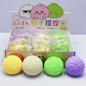 Jouet anti-stress en forme de cube personnalisé - Silicone et PU, couleur et taille personnalisables, design kawaii pour les enfants de 5 à 7 ans - Product Image 5