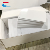 Tarjeta de Identificación Inteligente RFID de PVC Blanca Personalizada al por Mayor, Tamaño CR80, con Chip NTAG213, para Membresías y Uso Comercial, Opción de Mini Etiqueta Impermeable