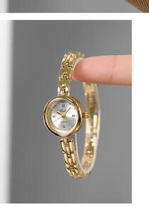 Reloj de Pulsera de Aleación Vintage para Mujer, Reloj de Cuarzo, Especial de Navidad, Reloj de Regalo para Mujer de Alta Estética - Product Image 4
