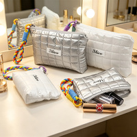 Pochette cosmétique matelassée en coton avec logo personnalisé, dragonne et fermeture éclair, sac de rangement de maquillage de voyage, vente en gros OEM ODM