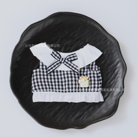 Vêtements de poupée : Haut sans manches à carreaux gingham avec ourlet à volants pour jouet en peluche, vente en gros personnalisée