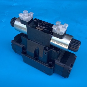 Vanne directionnelle hydraulique D41VW001C4NJW NG16 NFPA D07 à commande par solénoïde, 4 voies 3 positions - Product Image 5
