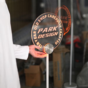 Store Creative Display Logo Carga USB Glow Floor Sign Personalización de contenido - Product Image 2