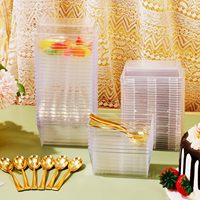 5.3oz/160ml Tasses à dessert transparentes avec couvercles et cuillères Tasses à dessert rectangulaires en plastique réutilisables Bol de service pour desserts Mousses