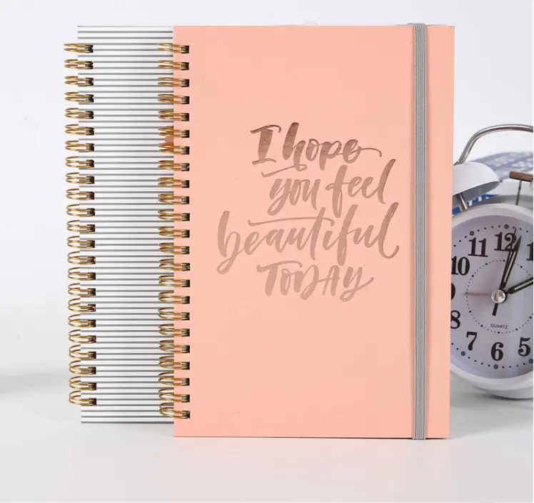 Custom Mode A5 Bedrijf Spiraal Hardcoverjournal Met Elastische Band Papier Cover Spiraal Notebook Wire-O Binding Planner