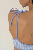 Ensemble de micro bikini sexy pour femme, coupe haute, string coquin, bretelles nouées, motif gingham bleu clair en Econyl, design personnalisé, vente en gros