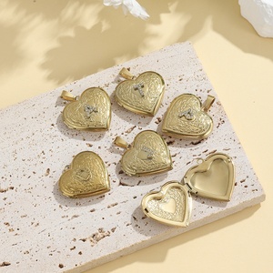 <span class=keywords><strong>Pendentif</strong></span> Cœur Mémoire en Acier Inoxydable Plaqué Or 18K Yiwu Aceon avec Initiale Lettre Pavée de Zircons pour <span class=keywords><strong>Photo</strong></span> et Cadeau d'Amour - Product Image 2