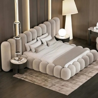 Lit double moderne à touches de piano, en tissu crème effet gonflé, grand lit de luxe pour villa, chambre principale, lit de mariage pour célébrités d'Internet