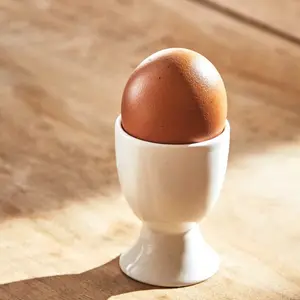 Gres nuove uova alla coque utilizzano portauovo in ceramica con Base di calice e porta uova in gres bianco