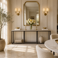 Table console à plateau en marbre et structure en fer forgé à la main, texturée et côtelée, pour la décoration de salon de villa