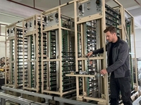 Nouvelle ligne d'assemblage automatique continue personnalisée SMC KUNTECH, élévateur de fret, convoyeur à plateaux vertical à mouvement alternatif, monte-charge