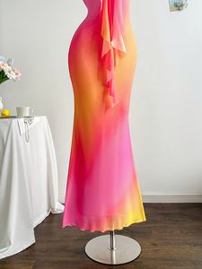 Vestido maxi de verano para mujer, estilo streetwear, de malla con degradado de color, corte ajustado, con volantes, escote con lazo y detalles de hebilla metálica. - Product Image 6