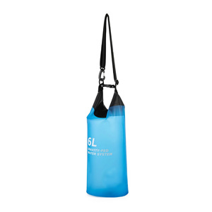 Bolsa de agua con alimentación por gravedad de 6 litros, sistema de almacenamiento para acampar al aire libre, azul real - Product Image 1