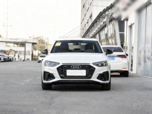 El Audi A4L Edición 2025 2.0 TFSI <span class=keywords><strong>Sportback</strong></span> es un Sedán de Lujo de Tamaño Mediano. - Product Image 1