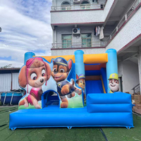 Château gonflable de dessin animé pour location, idéal pour les fêtes en extérieur