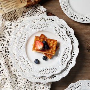 NOUVEAU <span class=keywords><strong>Assiette</strong></span> <span class=keywords><strong>à</strong></span> dîner <span class=keywords><strong>creuse</strong></span> en céramique blanche gaufrée européenne Pain Gâteau Pâtes Dessert Salade de fruits Plateau de service Vaisselle de restaurant - Product Image 1