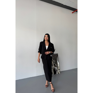 Ensemble décontracté 2 pièces : veste courte noire et jupe au-dessus du genou, avec haut assorti - Product Image 3